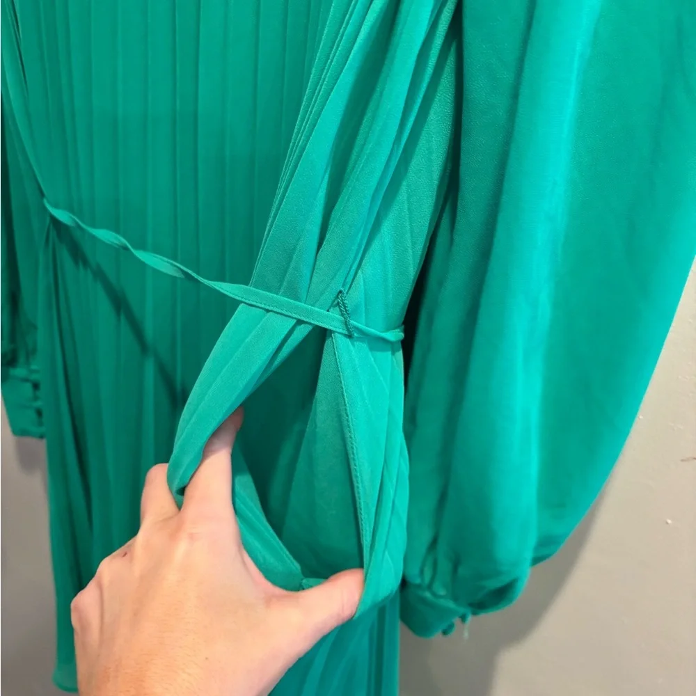 Torrid Vibrant Green Long Sleeve Dress Easter spring pleated midi size 12 - Picture 7 of 16